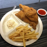 Photo taken at Arnold&amp;#39;s Fried Chicken by Jonathan L. on 4/20/2017