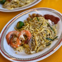 Photo taken at Kim&amp;#39;s Famous Fried Hokkien Prawn Mee by Jonathan L. on 3/31/2021