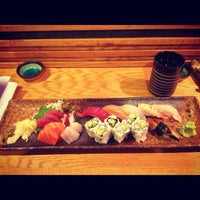 Das Foto wurde bei Murasaki Restaurant and Sushi Bar von Forrest K. am 11/24/2012 aufgenommen