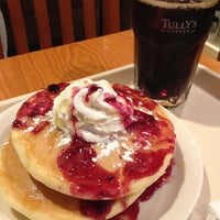 Photo taken at Tully&amp;#39;s Coffee by Tamami T. on 5/11/2013