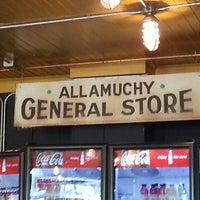 Das Foto wurde bei Allamuchy General Store von Laura M. am 5/14/2013 aufgenommen