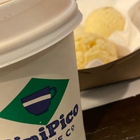 Foto tomada en Pinipico Coffee  por Samuel H. el 11/22/2021
