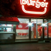 Photo taken at Be Burger by Nikola P. on 10/28/2012