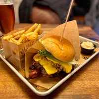 Foto tirada no(a) Surf Shack Smash Burgers por Christer em 9/28/2020