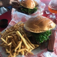 Снимок сделан в Burger &amp;amp; Beer Joint пользователем Jessica B. 6/23/2018