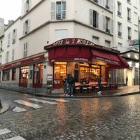 Photo taken at Café des Deux Moulins by Yulya P. on 5/14/2018