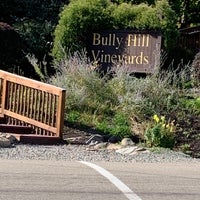Foto diambil di Bully Hill Vineyards oleh Donna R. pada 10/14/2021