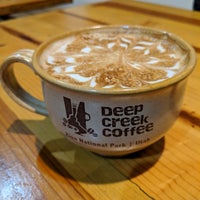 Foto tirada no(a) Deep Creek Coffee por Kim H. em 12/13/2017