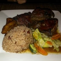 Снимок сделан в Sattdown Jamaican Grill пользователем Dino C. 5/11/2013