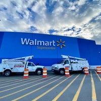 รูปภาพถ่ายที่ Walmart โดย Samson C. เมื่อ 11/23/2021