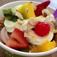 รูปภาพถ่ายที่ Tutti Frutti Frozen Yogurt โดย May L. เมื่อ 7/20/2013