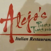 Снимок сделан в Alejo&amp;#39;s Presto Trattoria Italian Restaurant пользователем John V. 12/23/2019