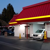 Photo taken at In-N-Out Burger by John V. on 7/26/2019