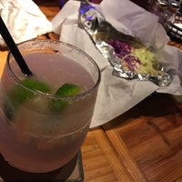 Das Foto wurde bei Yucatan Taco Stand Tequila Bar &amp;amp; Grill von Mason . am 10/5/2016 aufgenommen