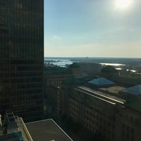 รูปภาพถ่ายที่ Ottawa Marriott Hotel โดย Yos L. เมื่อ 7/6/2017