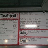 Das Foto wurde bei Devilicious Food Truck von Shellie R. am 2/2/2014 aufgenommen