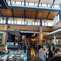 Снимок сделан в Westfield Valley Fair Dining Terrace пользователем Ger A. 10/18/2021