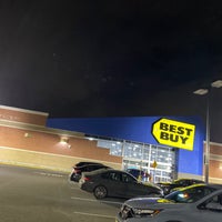 Photo taken at Best Buy by Ger A. on 12/30/2023