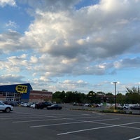 Photo taken at Best Buy by Ger A. on 8/10/2022