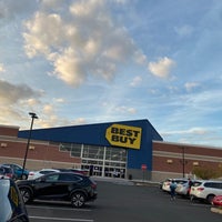 Photo taken at Best Buy by Ger A. on 10/14/2021