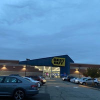 Photo taken at Best Buy by Ger A. on 10/11/2020