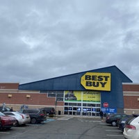 Photo taken at Best Buy by Ger A. on 12/24/2020