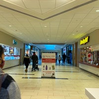 Das Foto wurde bei Moorestown Mall von Ger A. am 1/30/2021 aufgenommen