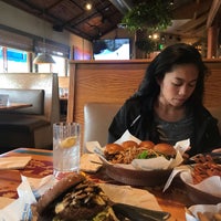 Photo taken at Islands Restaurant by Ger A. on 5/19/2019