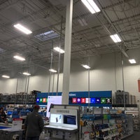 Photo taken at Best Buy by Ger A. on 12/23/2017