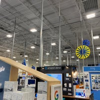 Photo taken at Best Buy by Ger A. on 12/18/2020