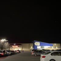 Photo taken at Best Buy by Ger A. on 12/10/2021