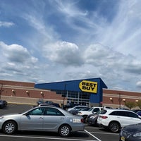 Photo taken at Best Buy by Ger A. on 9/3/2022