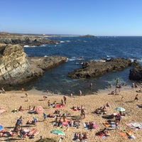 Foto diambil di Praia dos Buizinhos oleh K pada 8/8/2018