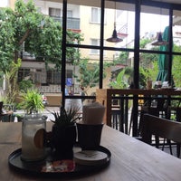 5/19/2017 tarihinde Filiz Ç.ziyaretçi tarafından 105 Cafe • Design • Shop'de çekilen fotoğraf