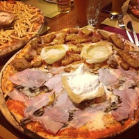 Photo taken at Pizzeria La Pace by Corri Mamma Corri! on 11/14/2013