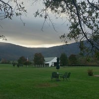 Foto diambil di King Family Vineyards oleh Kellie S. pada 10/18/2012