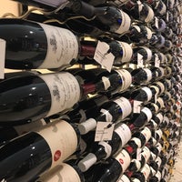 5/18/2018 tarihinde Sarahziyaretçi tarafından Crush Wine &amp;amp; Spirits'de çekilen fotoğraf