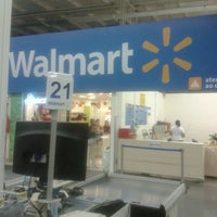 Снимок сделан в Walmart пользователем Aline A. 12/28/2012