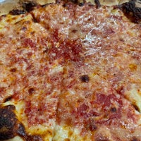 Photo taken at Santarpio&amp;#39;s Pizza by Jeff D. on 4/6/2022