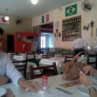 Das Foto wurde bei Canta Galo - Empório e Restaurante von Rodolpho R. am 9/20/2012 aufgenommen