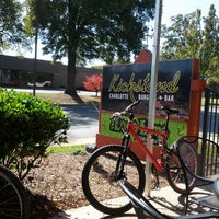 10/20/2012 tarihinde Shane S.ziyaretçi tarafından Kickstand Burgers -n- Bar'de çekilen fotoğraf