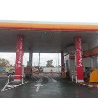 Photo taken at Shell by Kostyantyn D. on 10/23/2015