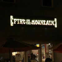 รูปภาพถ่ายที่ Fire on the Mountain โดย Craig T. เมื่อ 10/8/2021