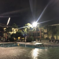 Foto tirada no(a) Courtyard by Marriott Orlando Lake Buena Vista at Vista Centre por Carlo M. em 3/31/2017