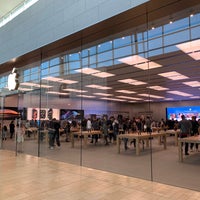 Photo taken at Apple Yorkdale by Anson C. on 10/14/2018