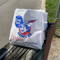 Foto tirada no(a) Tiny Tom&amp;#39;s Donuts por Anson C. em 5/1/2021
