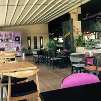 Foto tirada no(a) La Mess Cafe Restaurant por Volkan K. em 2/23/2015