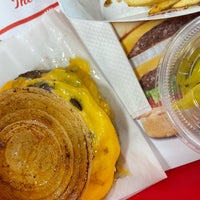 Photo taken at In-N-Out Burger by Victoria ♡. on 7/4/2023