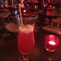 Снимок сделан в Le Saint Tropez Cocktail Bar пользователем Nadya 12/7/2014