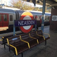 Photo taken at Neasden London Underground Station by Arturo G. on 11/29/2016